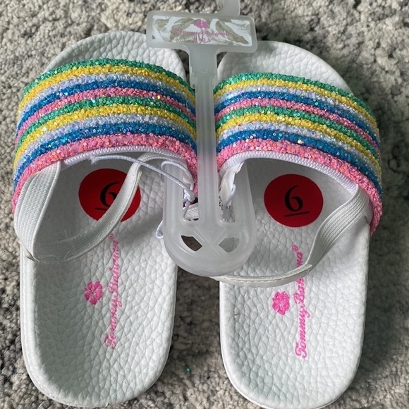 Tommy Bahama Youth Size 9 & 6 Sandals - Picture 5 of 6